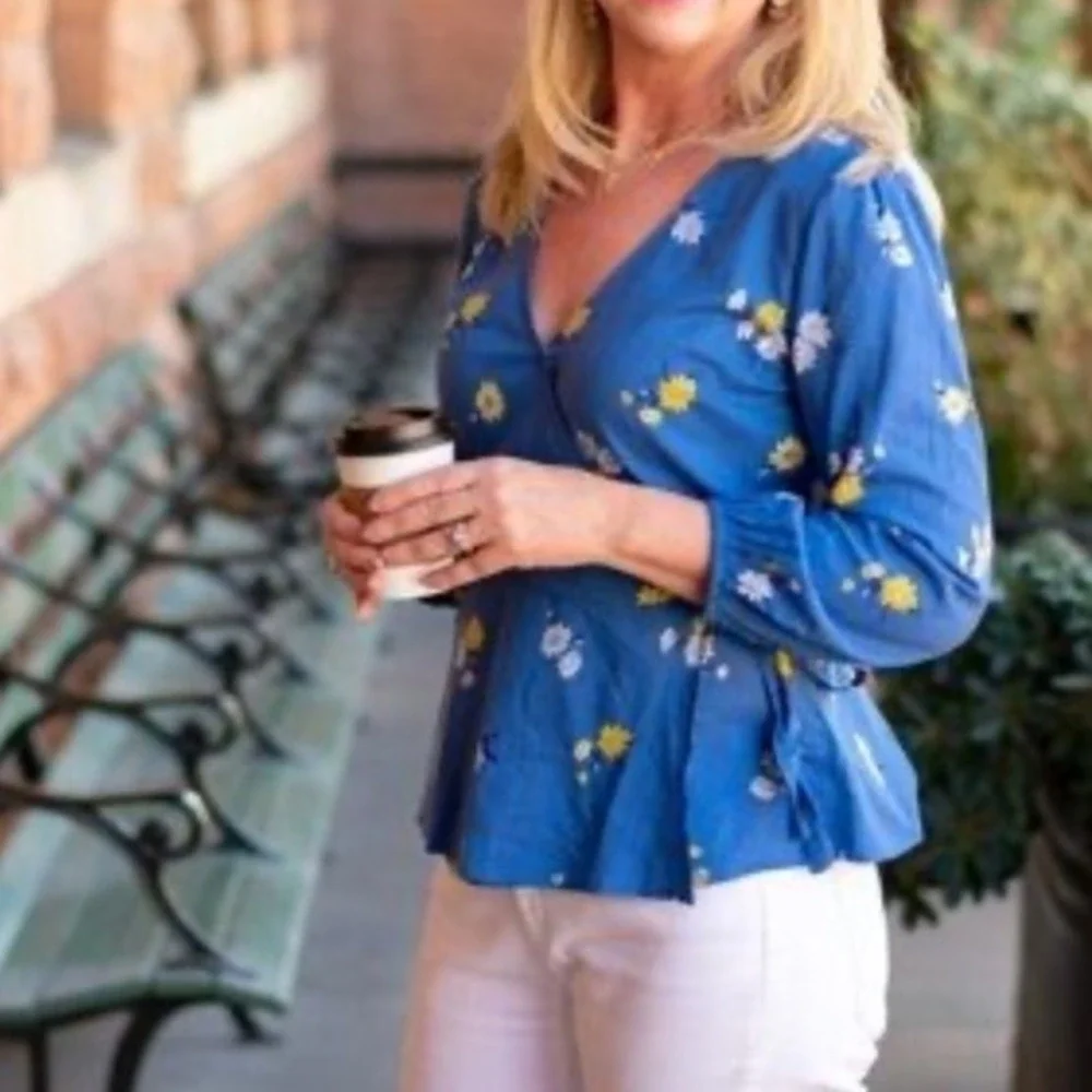 Old Navy Women Large Blue Floral Daisy Wrap Top V-Neck Long Sleeve Blouse NEW